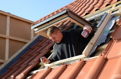 Pose de fenêtres de toit Velux à Laguinge-Restoue